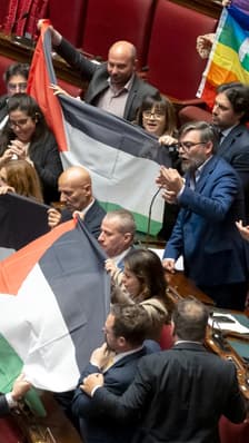 Des drapeaux palestiniens brandis au sein de la Chambre des députés italienne