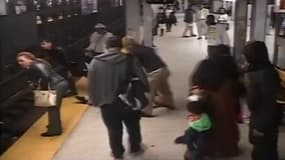 Un bon samaritain sauve un homme tombé sur les voies du métro