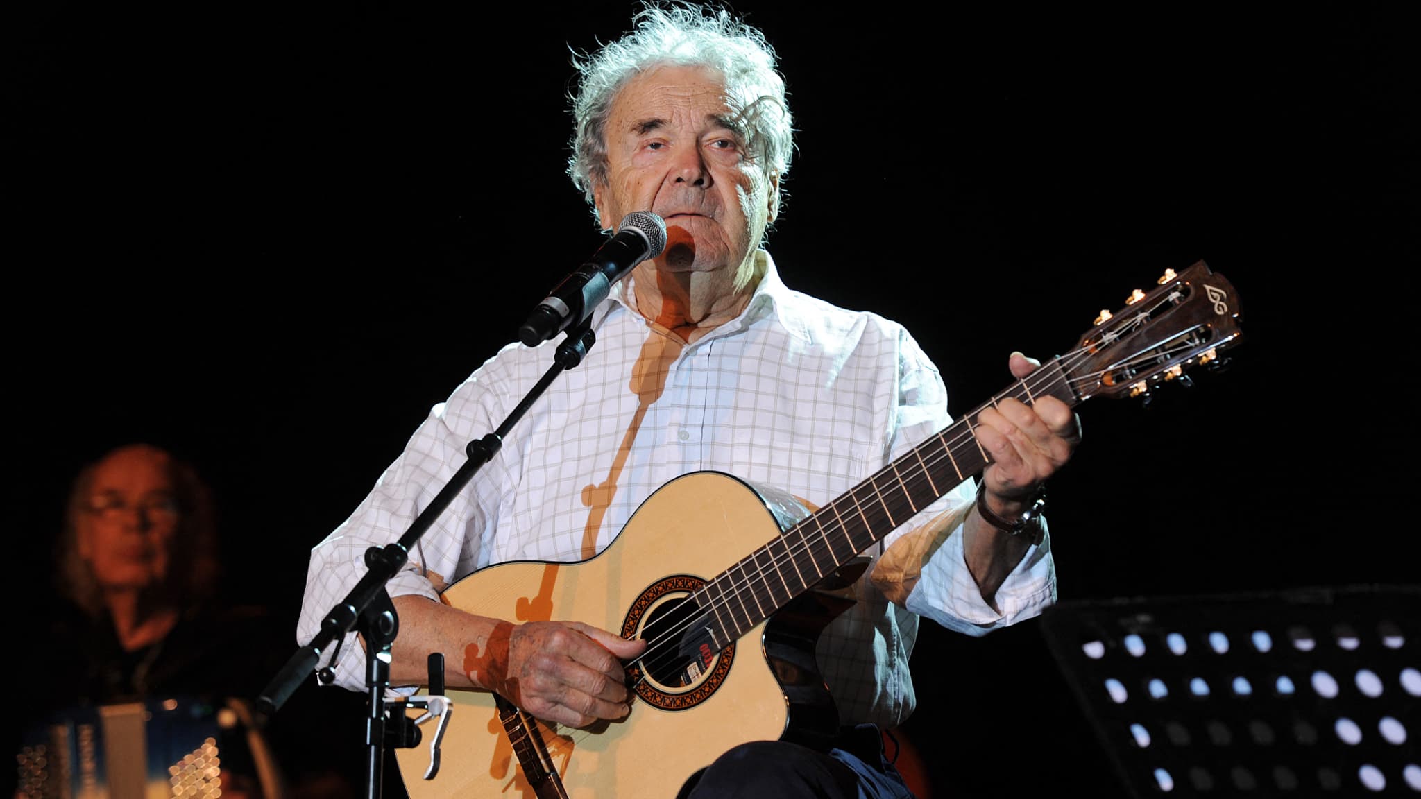 Legendary French Singer Pierre Perret Contemplates Retirement After Final Tour