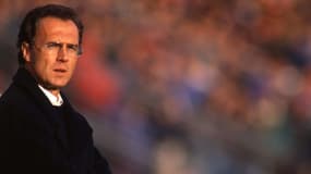 Franz Beckenbauer sur le banc marseillais lors du match Caen-OM (L1), le 21 mai 1990