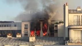 Incendie d'un immeuble à Paris - Témoins BFMTV
