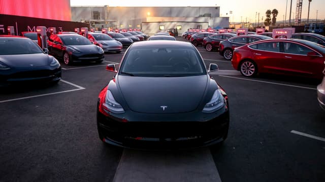 La Model 3 proposera pour 9000 euros de disposer d'une batterie plus importante, offrant plus de 500 km d'autonomie, contre 350 km pour la version standard.