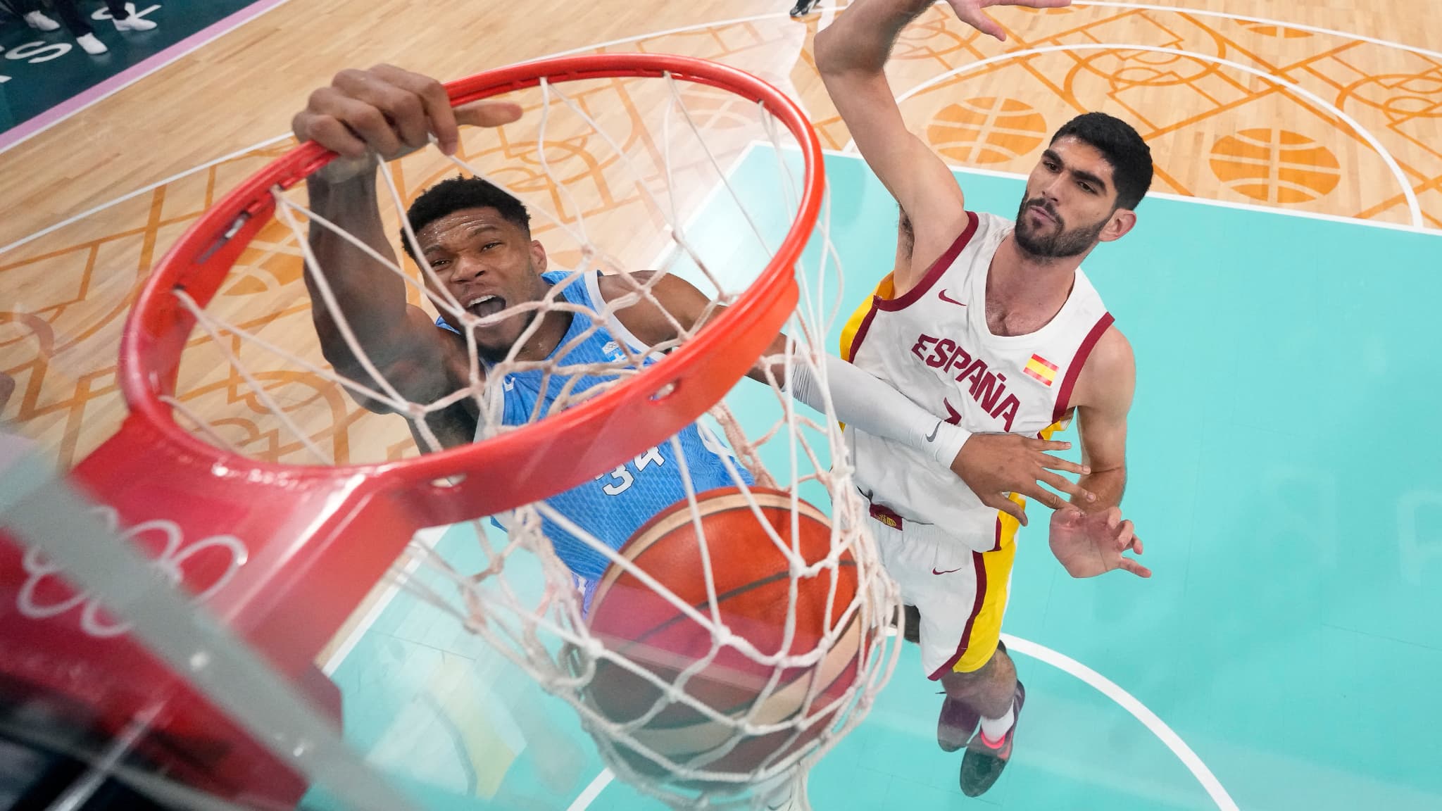 Giannis Antetokounmpo, leader de l'équipe de basketball grecque.