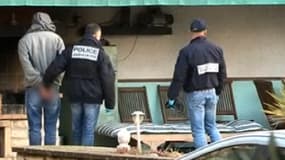 La police effectue des vérifications chez le suspect dans l'affaire de la joggeuse de Nîmes le 29 janvier 2013