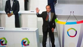 François Hollande lors de la session inaugurale du 14e sommet de la Francophonie à Kinshasa. Le président français a estimé samedi dans la capitale de la République démocratique du Congo, que parler la langue française impliquait de défendre la démocratie