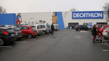 Dans son magasin-vitrine, Decathlon prétend exposer 100% de son offre disponible sur Internet.