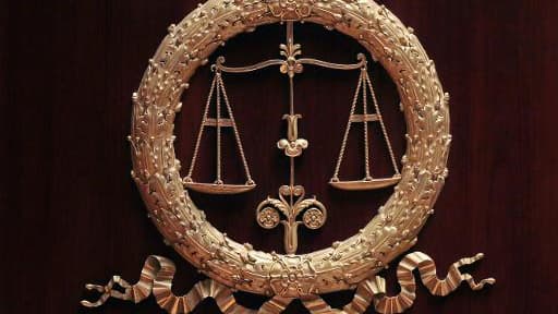 Le tribunal correctionnel de Paris a dispensé de peine le 25 juin 2015 un homme de 55 ans qui écumait les festivals de musique en se faisant passer pour un journaliste de France Culture afin de rompre son isolement
