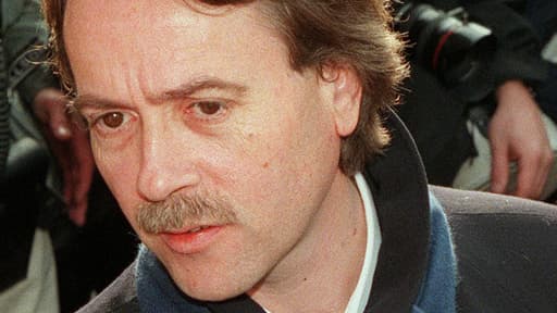 Yann Andrea, dernier compagnon de Marguerite Duras, lors de son enterrement en 1996.