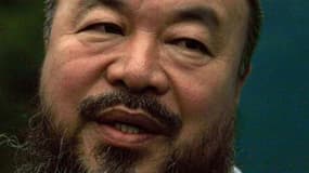 L'artiste contestataire chinois Ai Weiwei, accusé de fraude fiscale par les autorités de Pékin, promet de "lutter jusqu'à la mort" contre les accusations formulées à son encontre. /Photo prise le 23 juin 2011/REUTERS/David Gray