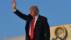 Donald Trump descend de son avion Air Force One à l'Andrews Air Force Base dans le Maryland, le 1er juillet 2017