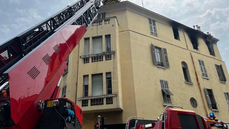 Des pompiers en intervention lors d'un incendie rue Georges Doublet à Nice le 29 juin 2023