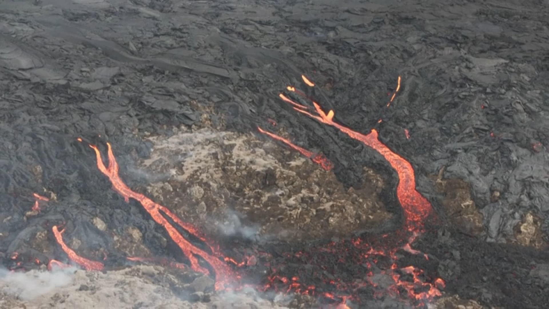 Une éruption volcanique sur la péninsule de Reykjanes, Islande, le 29 mai 2024