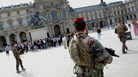 Une patrouille vigipirate au Louvre, à Paris, je 18 septembre 2023