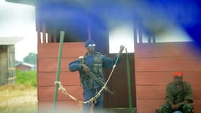 Des policiers congolais et des soldats de l'ONU montent la garde après un incident à la prison de Makala à Kinshasa, le 2 juillet 2013. Photo d'illustration