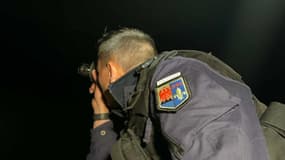 Une équipe de gendarmes traque les pêcheurs illégaux de carpes sur le lac de Saint-Cassien dans le Var.