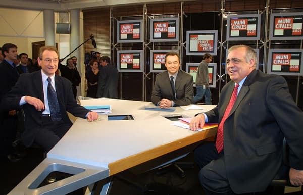 Le "miraculé" Bertrand Delanoë et Philippe Séguin lors du duel télévisé sur Canal+, le 28 février 2001. Le "miraculé" Bertrand Delanoë et Philippe Séguin lors du duel télévisé sur Canal+, le 28 février 2001.