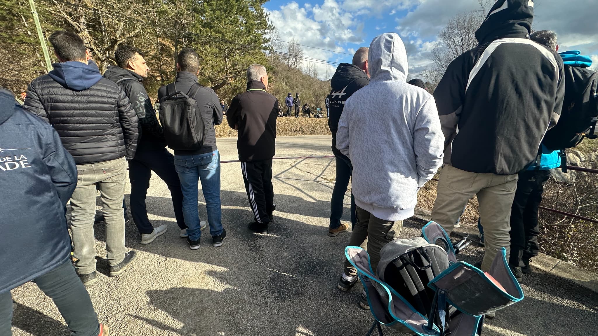 Les spectateurs tentent de trouver le meilleur spot.