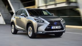 Depuis le 1er janvier 2017, les modèles hybrides, comme ce SUV Lexus ne bénéficient plus du bonus écologique. (image d'illustration) 