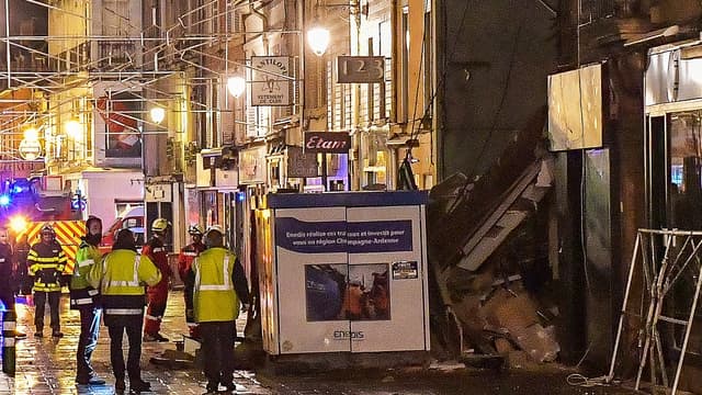 Un immeuble s'effondre dans le centre ville de Charleville-Mézières.