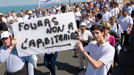 Manifestation de riverains contre la délimitation des "zones noires" sur le littoral atlantique, en avril dernier. Le préfet de Charente-Maritime a annoncé le classement en "zones noires", ou "zones de solidarité", de 218 bâtiments supplémentaires sur les