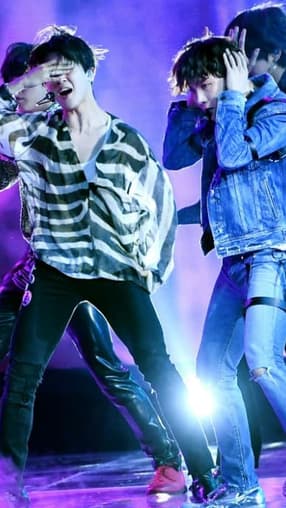 "Ça m'a complètement retourné la tête": quand les parents se donnent du mal pour emmener leurs enfants voir BTS en concert