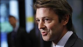 Dans une interview à paraître samedi dans le Figaro Magazine, le ministre de l'Economie François Baroin déclare que le gouvernement français envisage une réduction des niches fiscales supérieure aux 3 milliards d'euros prévus en 2012.