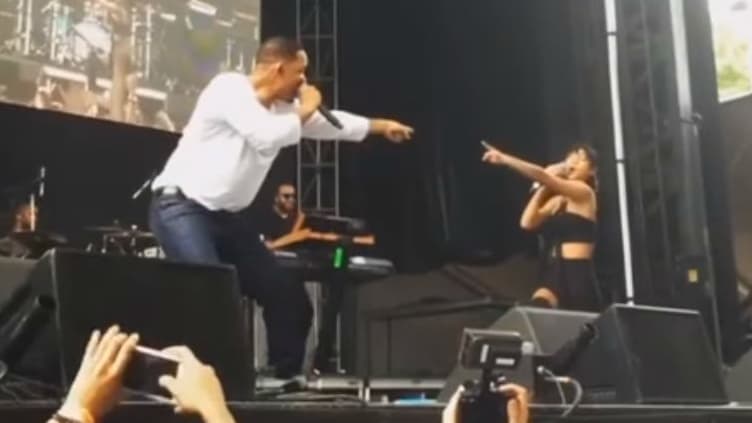 Will Smith monte sur scène au concert de sa fille Willow