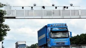 En taxant les poids lourds, l'Ecotaxe devait servir à financer des modes de transport plus verts.