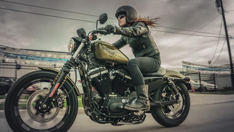 Harley Davidson ne va pas laisser tomber ses clients d'hier. Mais la marque veut séduire des motards plus jeunes, des femmes et des fans de technologie avec son modèle électrique.