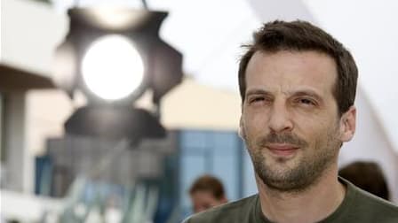 L'aide apportée par les autorités polynésiennes au tournage d'un film de Mathieu Kassovitz (photo) sur le drame de la grotte d'Ouvéa en 1988 provoque la colère de la majorité UMP de Nouvelle-Calédonie. "L'ordre et la morale", mettra en scène ce drame qui