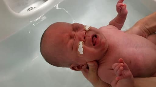 Photo non datée du bébé qui pesait 268 grammes à sa naissances, divulguée par l'Hôpital universitaire Keio de Tokyo le 27 février 2019 Photo non datée du bébé qui pesait 268 grammes à sa naissances, divulguée par l'Hôpital universitaire Keio de Tokyo le 27 février 2019