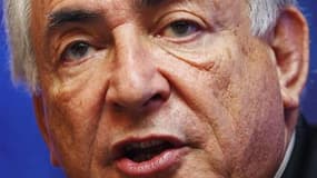 Dominique Strauss-Kahn soigne son profil de gauche et s'efforce de faire retomber la pression pesant sur ses épaules à l'amorce de la présidence française du G20, qui l'oblige à travailler avec Nicolas Sarkozy, son adversaire potentiel pour 2012. /Photo p
