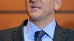 Le président du Nouveau centre, Hervé Morin, déclare vouloir rassembler les centristes avant de déterminer qui portera leurs couleurs lors de la prochaine élection présidentielle, en 2012. /Photo prise le 15 novembre 2010/REUTERS/Philippe Wojazer