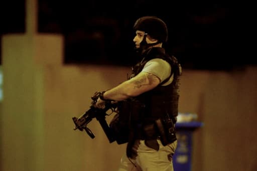 Un policier sur les lieux de la prise d'otage de Melbourne le 5 juin 2017 Un policier sur les lieux de la prise d'otage de Melbourne le 5 juin 2017