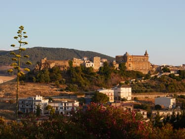 Dans le village sicilien Sambuca, Airbnb recherche un hôte pour gérer l'accueil des voyageurs de la plateforme dans une maison de ville fraîchement rénovée. 
