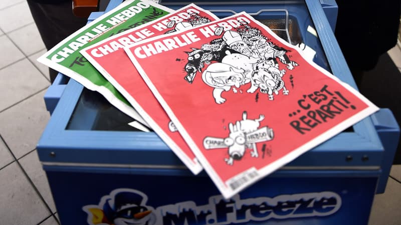 Les ventes du dernier Charlie Hebdo à couverture rouge sont toujours exceptionnelles, mais la ferveur s'est amenuisée.