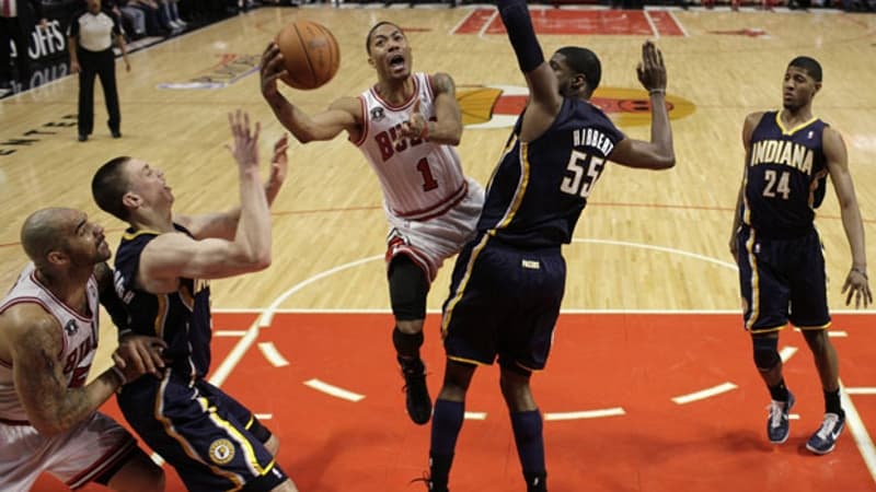 Derrick Rose va au panier contre Indiana