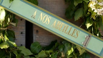 Couronne de fleurs funéraires "A nos abeilles", le 4 mai 2018
