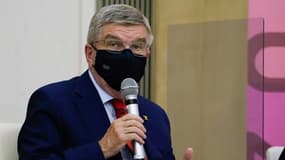 Le président du CIO Thomas Bach lors d'une rencontre avec la gouverneure de Tokyo Yuriko Koike dans la capitale japonaise le 15 juillet 2021
