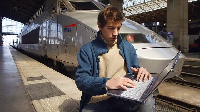 La SNCF s'en remet aux opérateurs mobiles et à leurs fréquences 700 MHz, non encore disponibles, pour couvrir en 4G toutes ses lignes régionales.