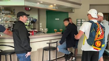 Des supporters du RC Lens avant le match contre Séville en Ligue des champions. 