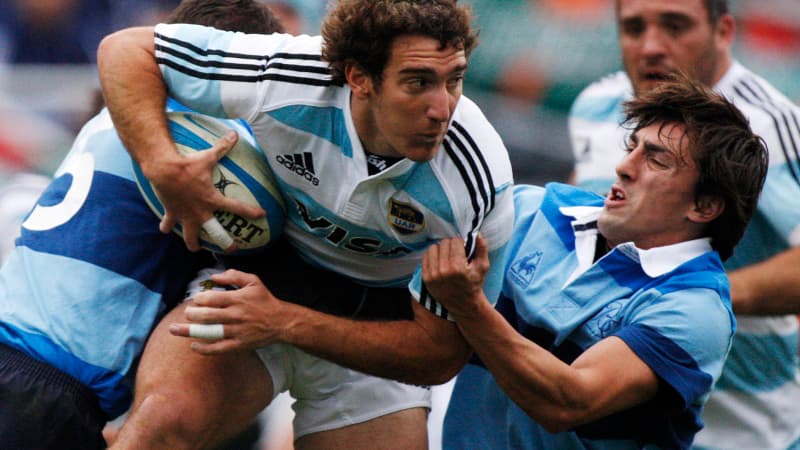 Fernandez qui tente d'échapper à Rolland et Durand lors du dernier match entre les Barbarians et l'Argentine en juin dernier