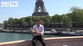 Wawrinka pose avec son trophée à Paris