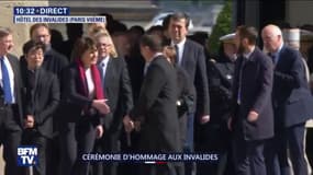 Hommage aux soldats tués au Burkina Faso: le drapeau tricolore entre dans la cour des Invalides