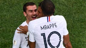 Griezmann célèbre avec Mbappé