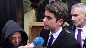 "Aller sur le terrain y compris pour me faire engueuler": Gabriel Attal interpellé par un sinistré des inondations dans le Pas-de-Calais