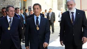 Nicolas Sarkozy en compagnie du chef du gouvernement social-démocrate d'Andorre, Jaume Bartumeu Cassany (à gauche) et du chef du parlement andorran, Josep Dalleres Codina. Lors d'une visite de deux heures et demie dans la principauté dont il est co-prince