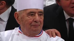 Depuis 50 ans, le cuisinier Paul Bocuse est sous trois bonnes étoiles