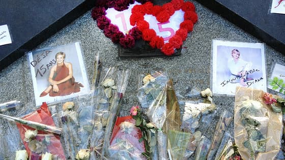 15 ans après la mort de Lady Diana, en 1997, ses fans lui rendent hommage