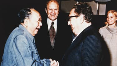 Mao Zedong et Henry Kissinger sous les yeux de Gerald Ford.